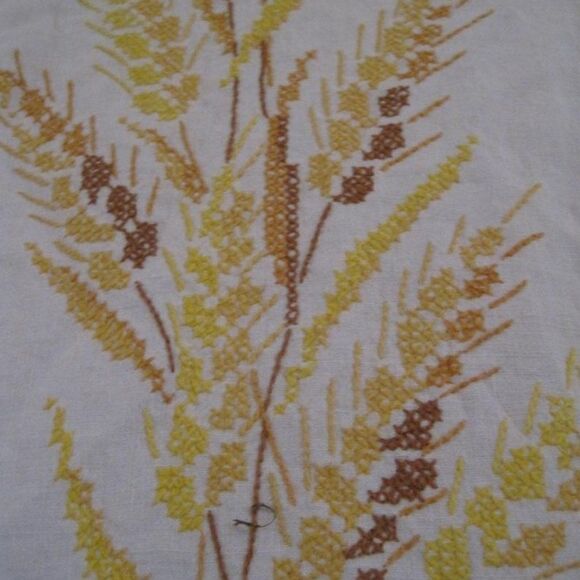 Tablecloth linen embroidery criss cross oats vtg - Picture 5 of 5